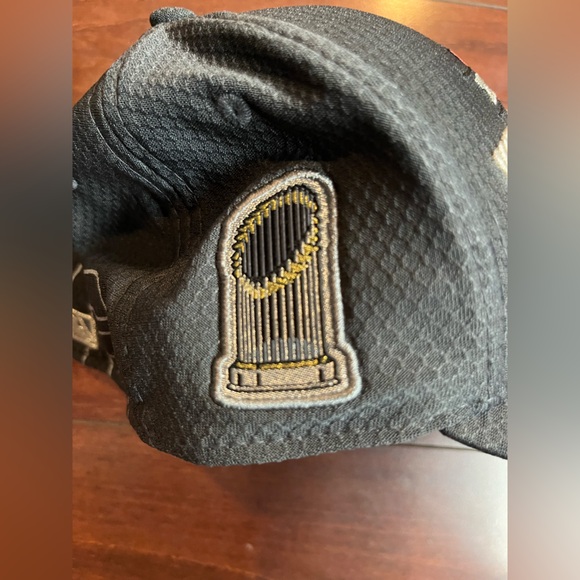 Boston Red Sox New Era 2018 World Series Champions Locker Room 39THIRTY OSFM Hat - Picture 5 of 14